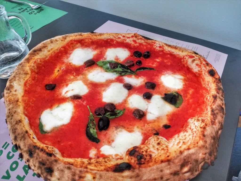 8 miejsc na najlepszą włoską pizzę w Wiedniu, Pizzeria Disco Volante - włoska pizza w Wiedniu